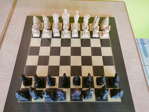 イギリスの老舗チェスメーカーのチェスの駒　侍(送料込)