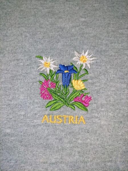 SOLD　OUTオーストリア製花柄刺繍トレーナー　Sサイズ　灰色