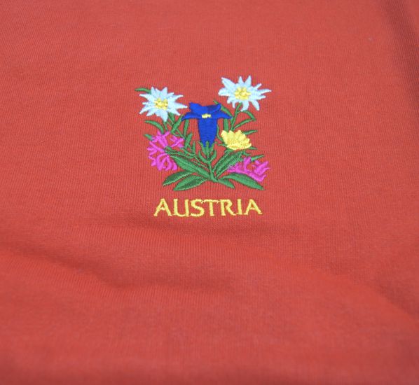 SOLD OUT オーストリア製花柄刺繍トレーナー　Sサイズ　赤